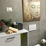 Moon Loft Next To East Gate Mall Free Parking סקופיה