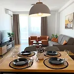 Moon Loft Next To East Gate Mall Free Parking סקופיה