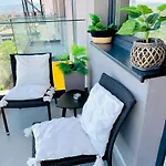 Moon Loft Next To East Gate Mall Free Parking Escópia