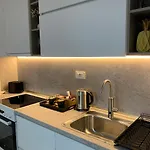 Moon Loft Next To East Gate Mall Free Parking דירה