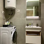 Moon Loft Next To East Gate Mall Free Parking *