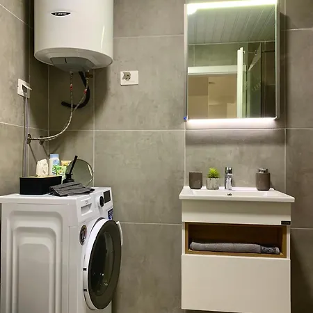 Moon Loft Next To East Gate Mall Free Parking *