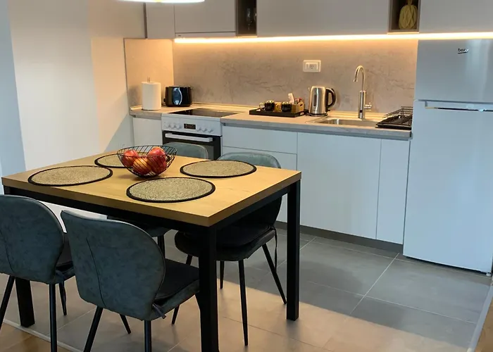 Moon Loft Next To East Gate Mall Free Parking *