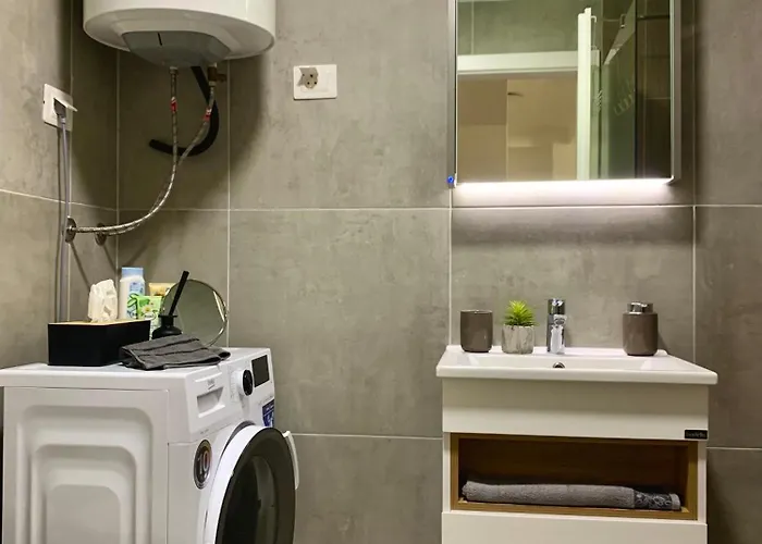 Moon Loft Next To East Gate Mall Free Parking *